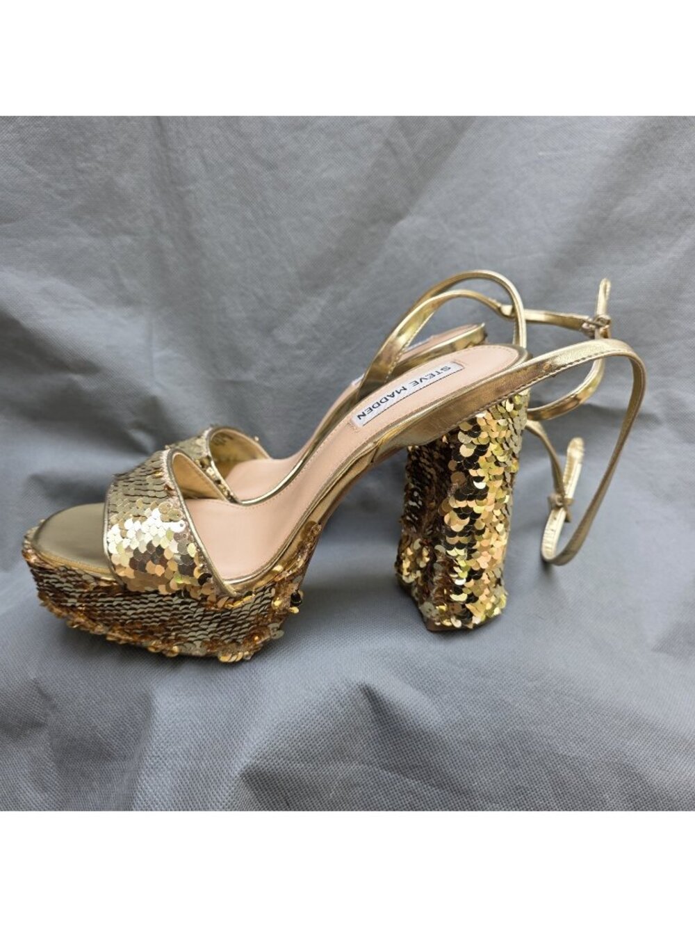Steve Madden Lessa-S Platform Sandals Shoes Heels Gold Sequins 7.5 New Years Eve